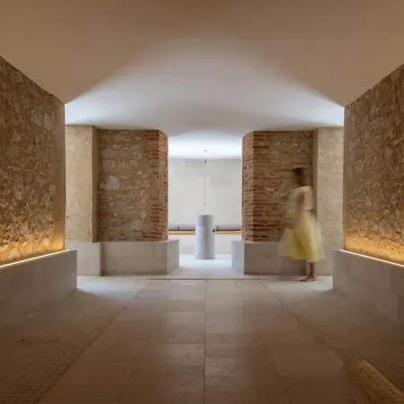 Hotel Chateau De - Luxurious & Fiac