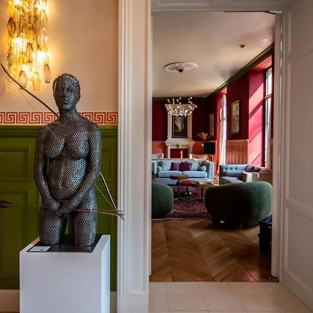 Chateau De - Luxurious & Hotel