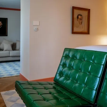 Chateau De - Luxurious & Hotel Fiac