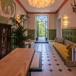 Chateau De - Luxurious & ホテル 4*