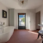 Chateau De - Luxurious & ホテル 4*
