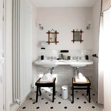 Chateau De - Luxurious & Hotel 4*