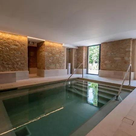 Chateau De - Luxurious & Hotel 4*