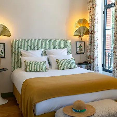 Chateau De - & 4* Fiac