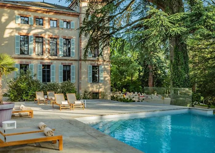 Chateau De - Luxurious & Hotel Fiac