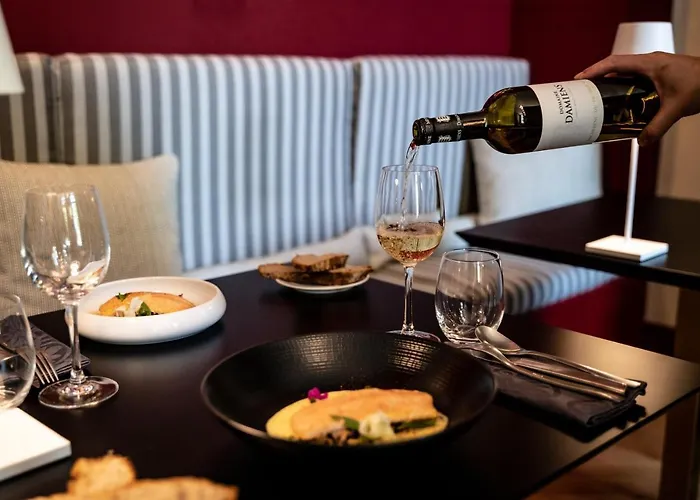 Chateau De - Luxurious & Hotel Fiac