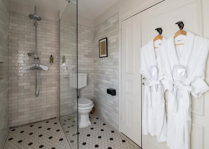 Chateau De - Luxurious & Hotel Fiac