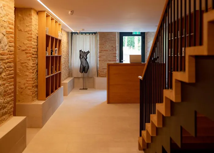 Chateau De - Luxurious &