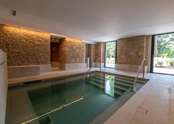 Chateau De - Luxurious & Hotel 4*