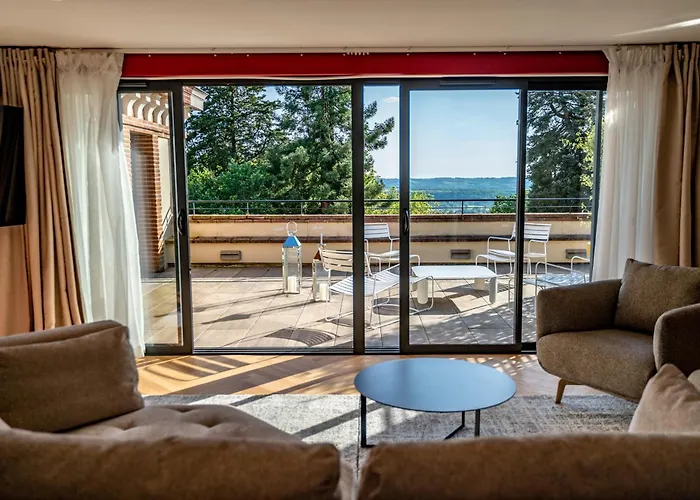 Hotel Chateau De - Luxurious & Fiac