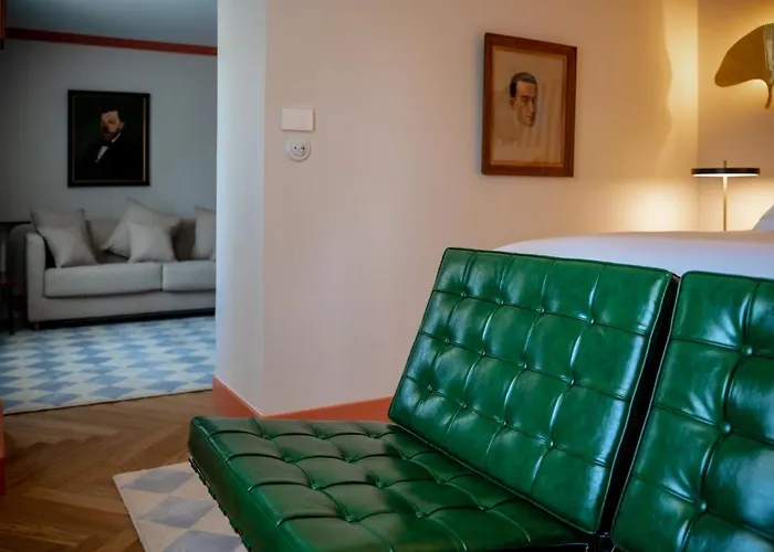 Chateau De - Luxurious & Hotel Fiac